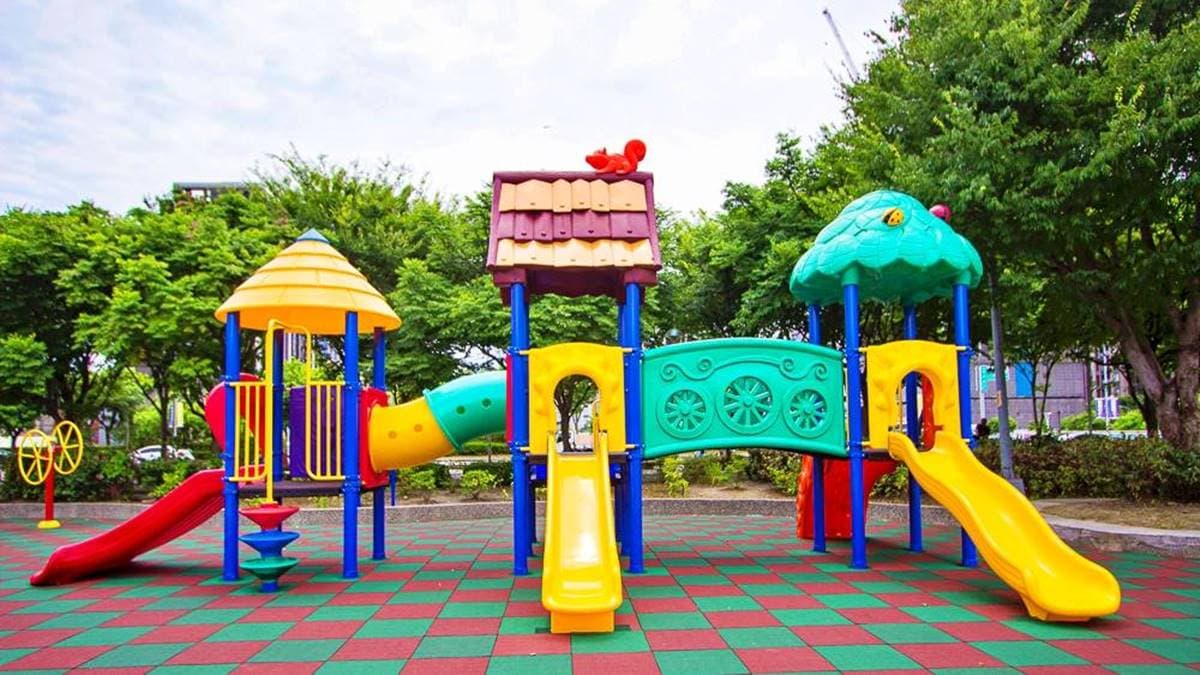 公園也有兒童遊戲區，設有溜滑梯與搖搖馬設施。（圖片來源：史努比遊樂園）