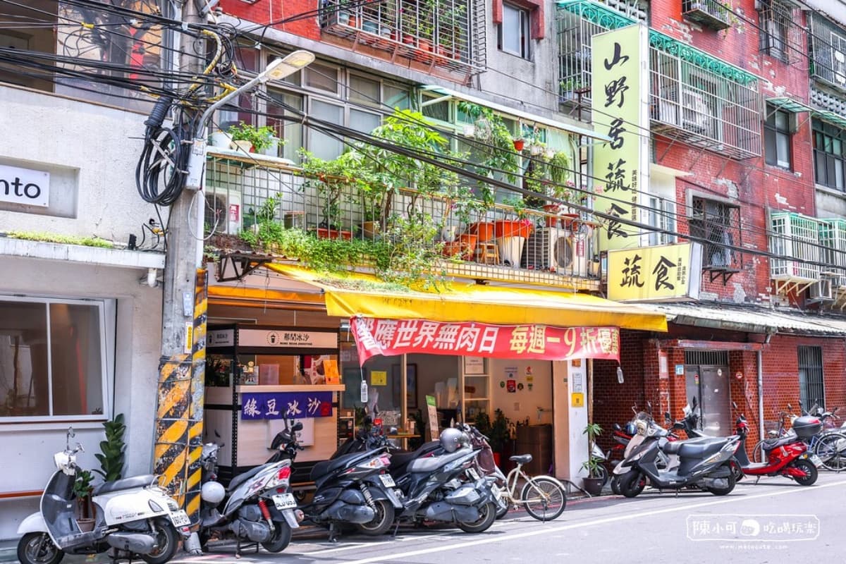 10元白飯、地瓜粥吃到飽！板橋「佛系自助餐」50道菜任夾，網推素食者的天堂