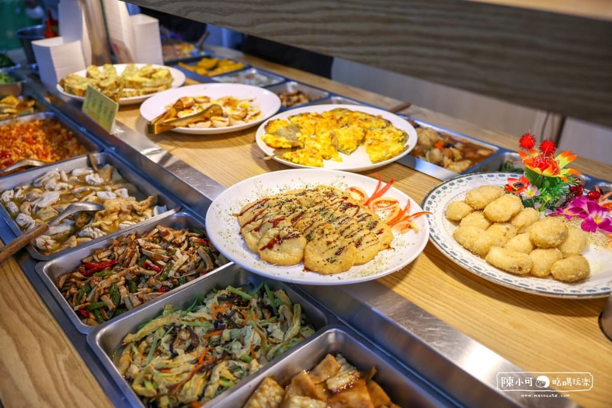 10元白飯、地瓜粥吃到飽！板橋「佛系自助餐」50道菜任夾，網推素食者的天堂