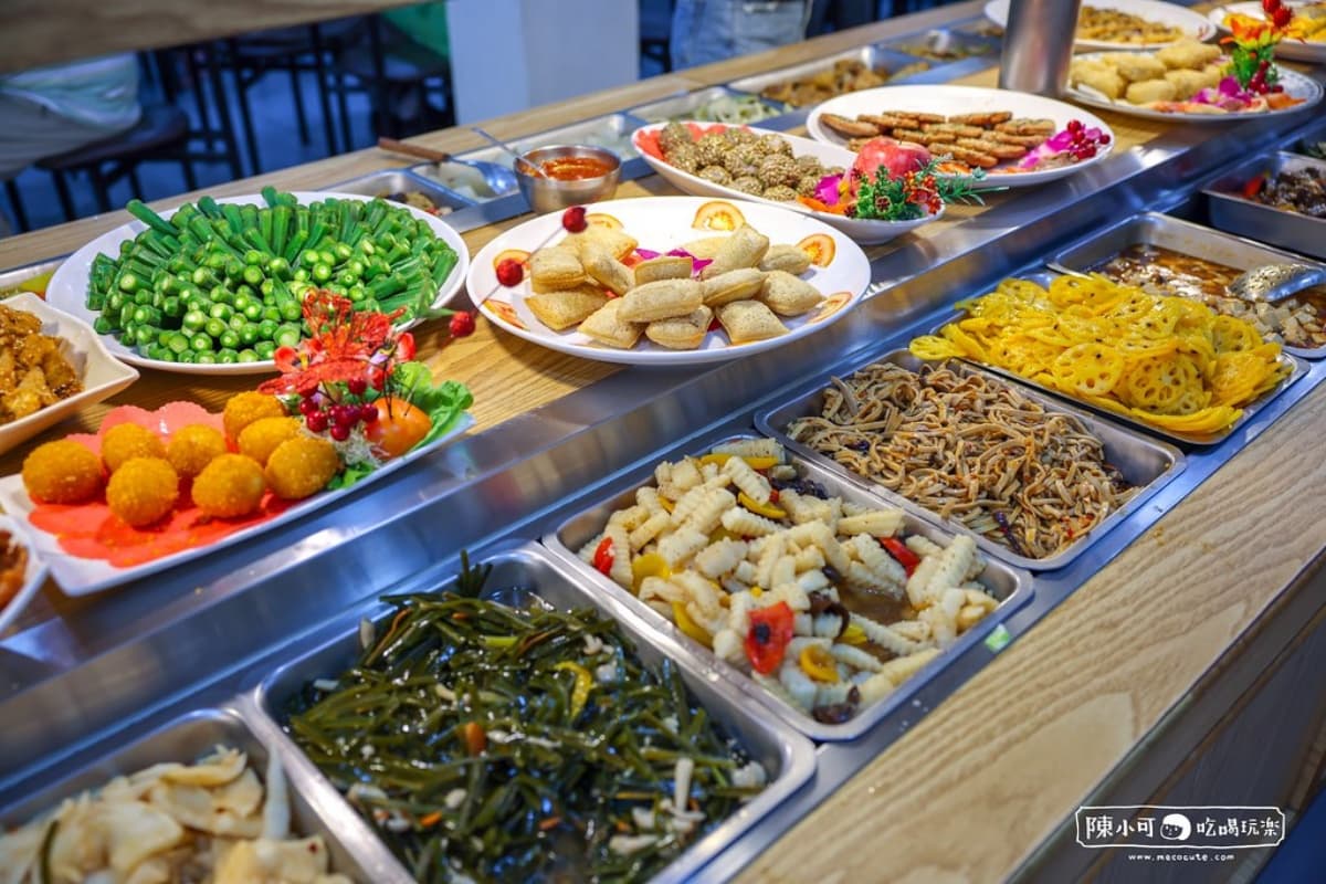 10元白飯、地瓜粥吃到飽！板橋「佛系自助餐」50道菜任夾，網推素食者的天堂