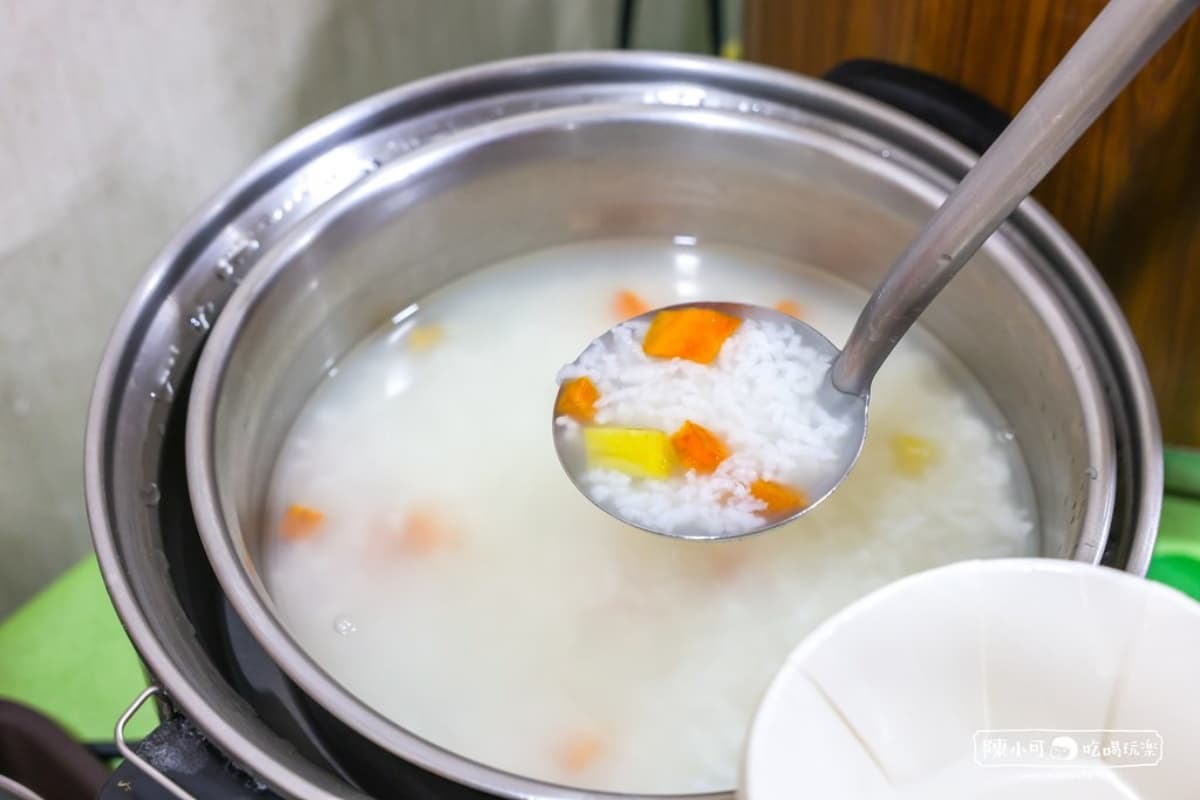 10元白飯、地瓜粥吃到飽！板橋「佛系自助餐」50道菜任夾，網推素食者的天堂