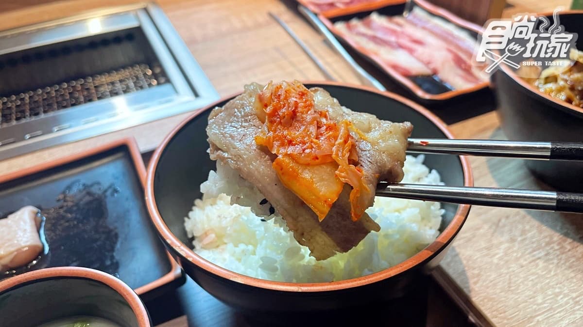 【新開店】199元起吃爆燒肉套餐！全新「肉執事」１人開烤，超萌列車送上桌