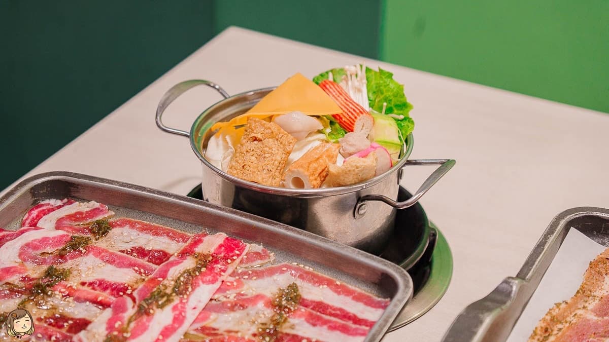 套餐附上的鍋物配料豐富。（圖片來源：Liz chiang 栗子醬）