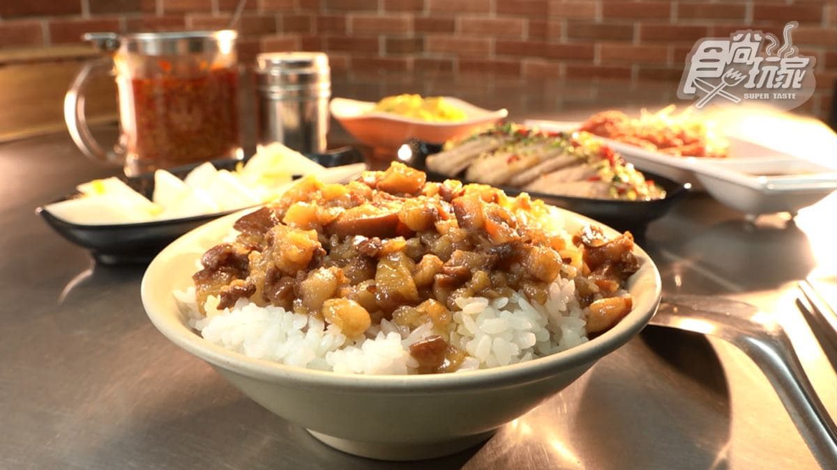 滷肉飯不黏口，還飄醬油香，是很家常的味道。