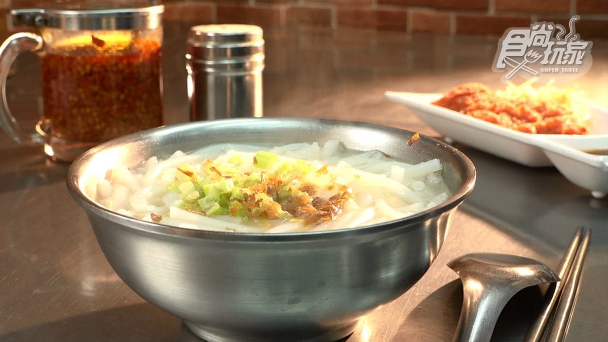 「大直老店米粉湯」已在市場飄香70年，各大美食節目都曾造訪。