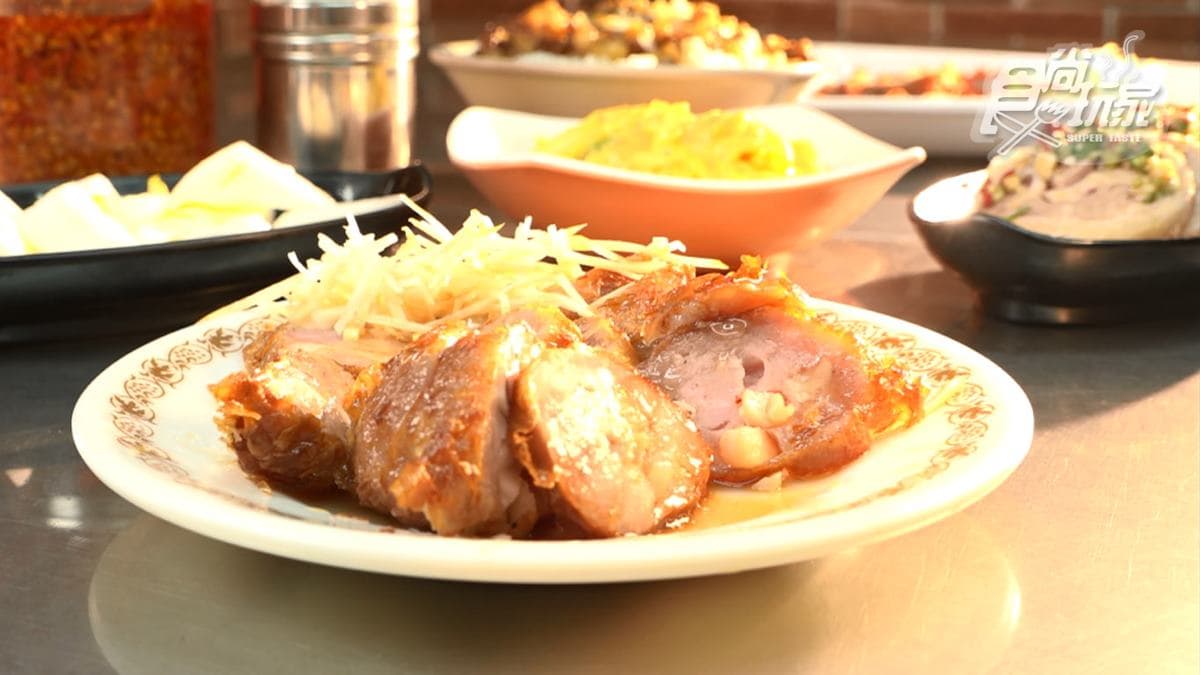 雞捲肉餡肥瘦得宜，香氣十足。