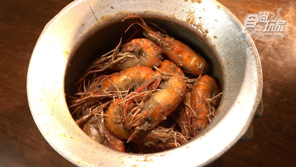 老闆也很擅長活蝦料理。
