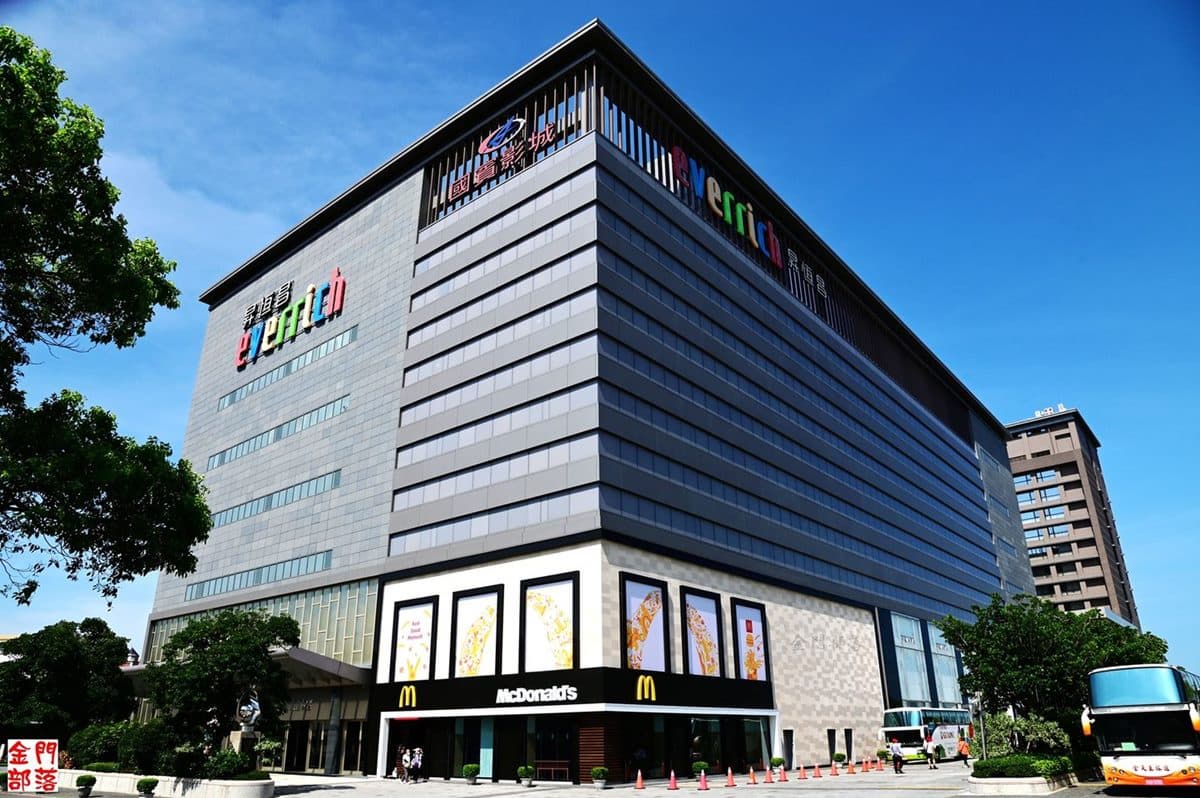 在地人歡呼!「金門麥當勞」7/1正式開幕,吃完可逛免稅店、看電影超方便 在地人歡呼!「金門麥當勞」7/1正式開幕,吃完可逛免稅店、看電影超方便