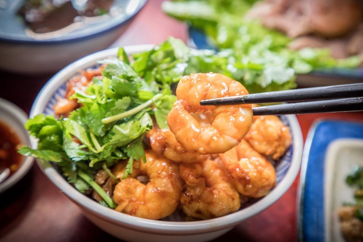68元爽嗑爆量蝦滷飯！桃園「阿嬤味家常菜」通通佛心價，清燉牛肉麵免百元