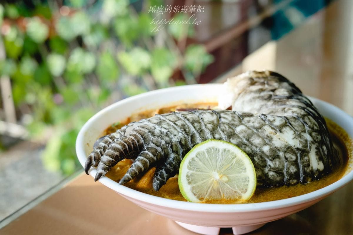 你敢挑戰嗎？雲林限定拉麵整隻「鱷魚腳」擺上桌，口感竟然像「這個食物」