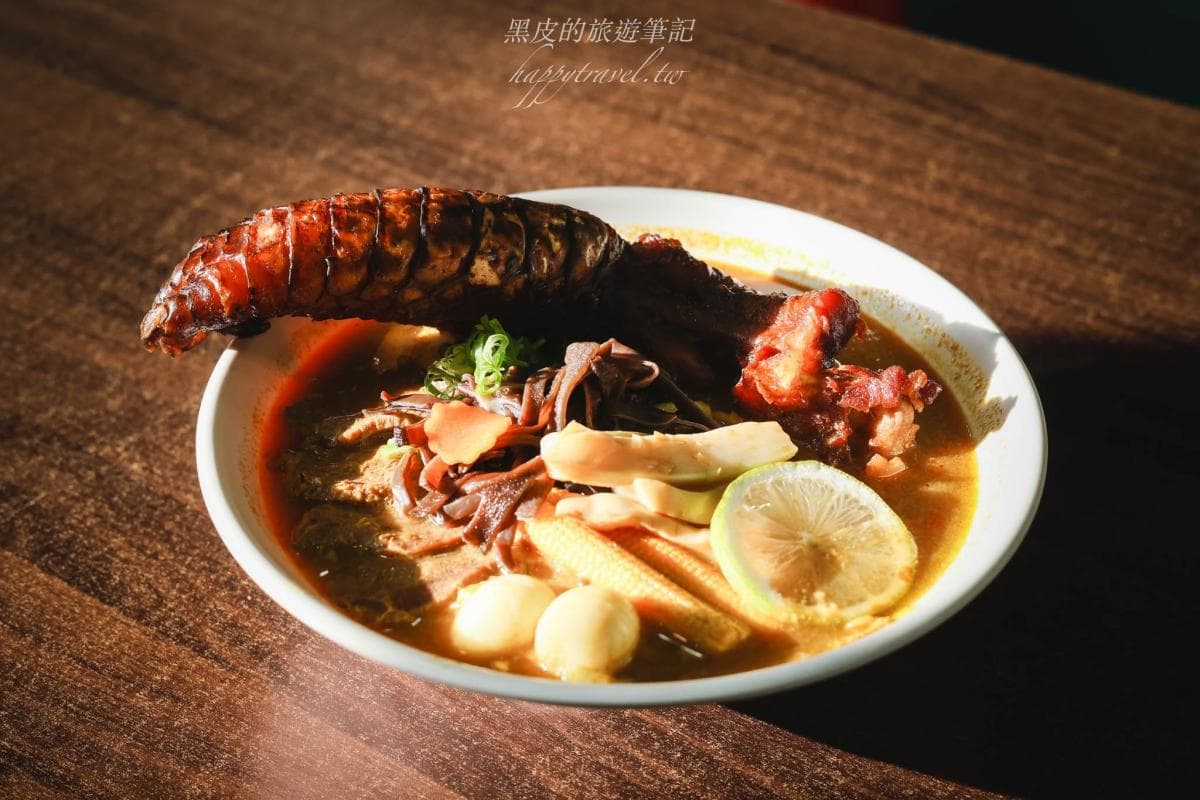 你敢挑戰嗎？雲林限定拉麵整隻「鱷魚腳」擺上桌，口感竟然像「這個食物」