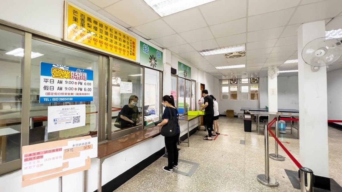 店內結帳動線相當簡單，只有２個窗口，１個是結帳櫃台、１個是領冰處。（圖片來源：愛伯特吃喝玩樂全記錄）
