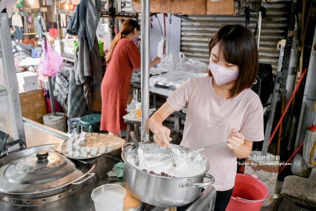 每片5元消暑開吃!傳承三代「綠豆粉粿」藏百年市場,軟Q手工涼西丸也必買 每片5元消暑開吃!傳承三代「綠豆粉粿」藏百年市場,軟Q手工涼西丸也必買