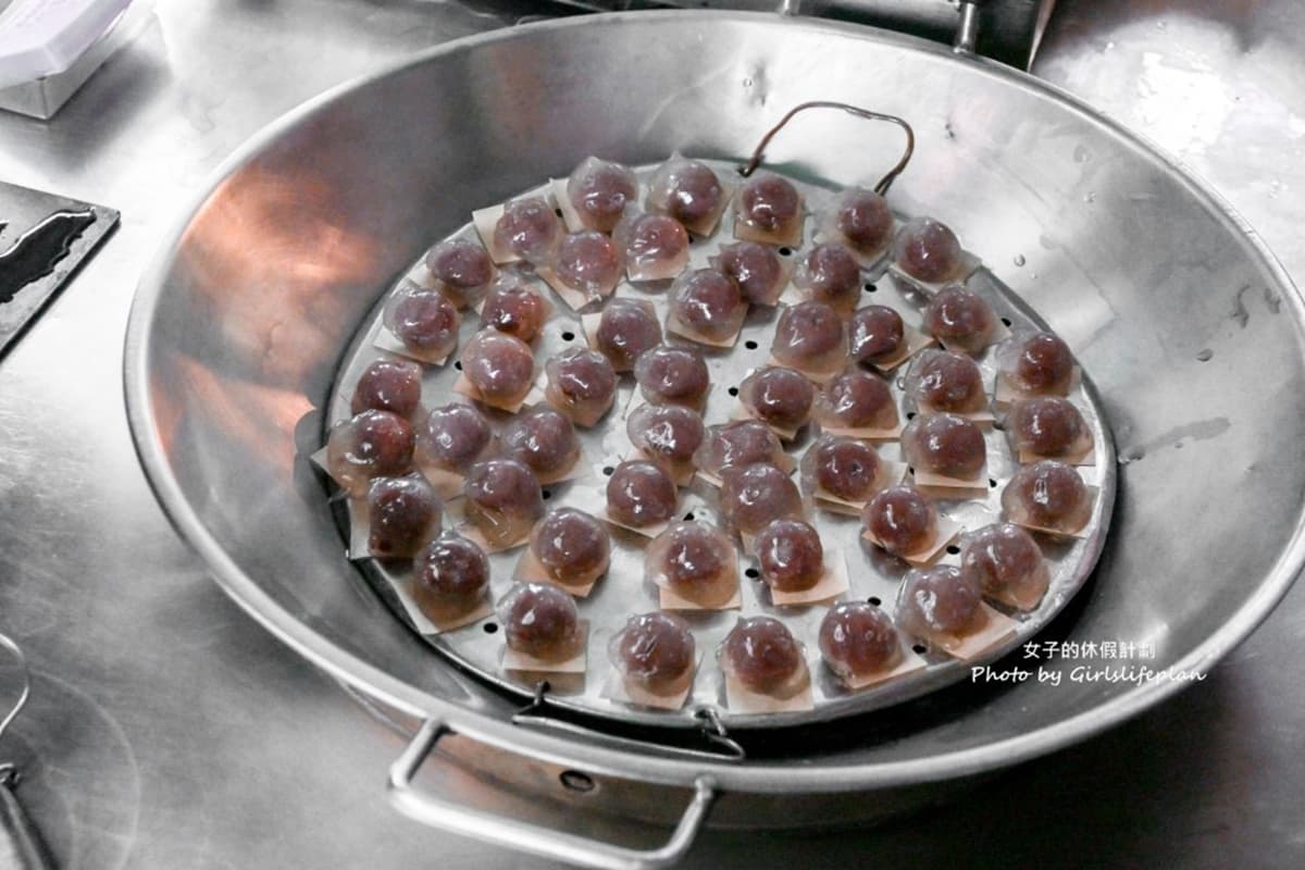 每片5元消暑開吃!傳承三代「綠豆粉粿」藏百年市場,軟Q手工涼西丸也必買 每片5元消暑開吃!傳承三代「綠豆粉粿」藏百年市場,軟Q手工涼西丸也必買