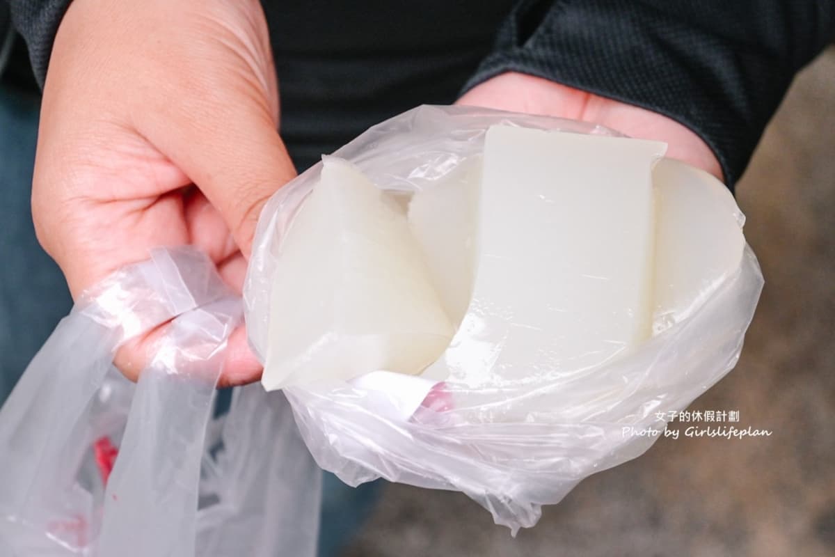 每片5元消暑開吃!傳承三代「綠豆粉粿」藏百年市場,軟Q手工涼西丸也必買 每片5元消暑開吃!傳承三代「綠豆粉粿」藏百年市場,軟Q手工涼西丸也必買