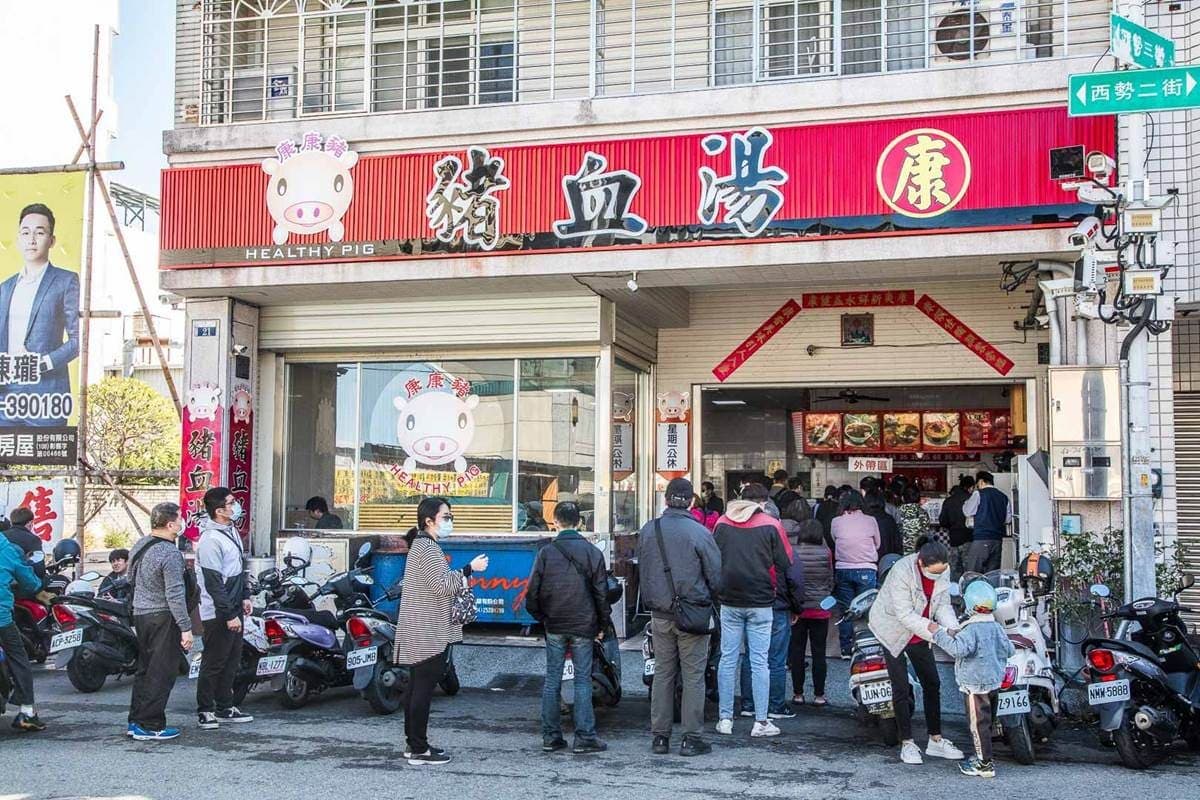 台中超狂排隊早餐!炒麵必加蔥蒜醬+東泉辣椒最道地,豬血湯整碗滿滿都是料 台中超狂排隊早餐!炒麵必加蔥蒜醬+東泉辣椒最道地,豬血湯整碗滿滿都是料
