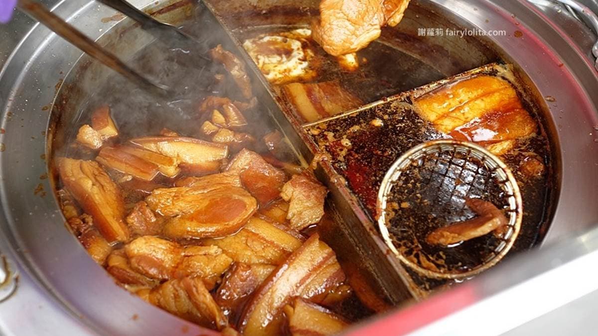 靠近攤子就聞得到這鍋滷肉的香味，令人忍不住食指大動。（圖片來源：蹦啾謝蘿莉）