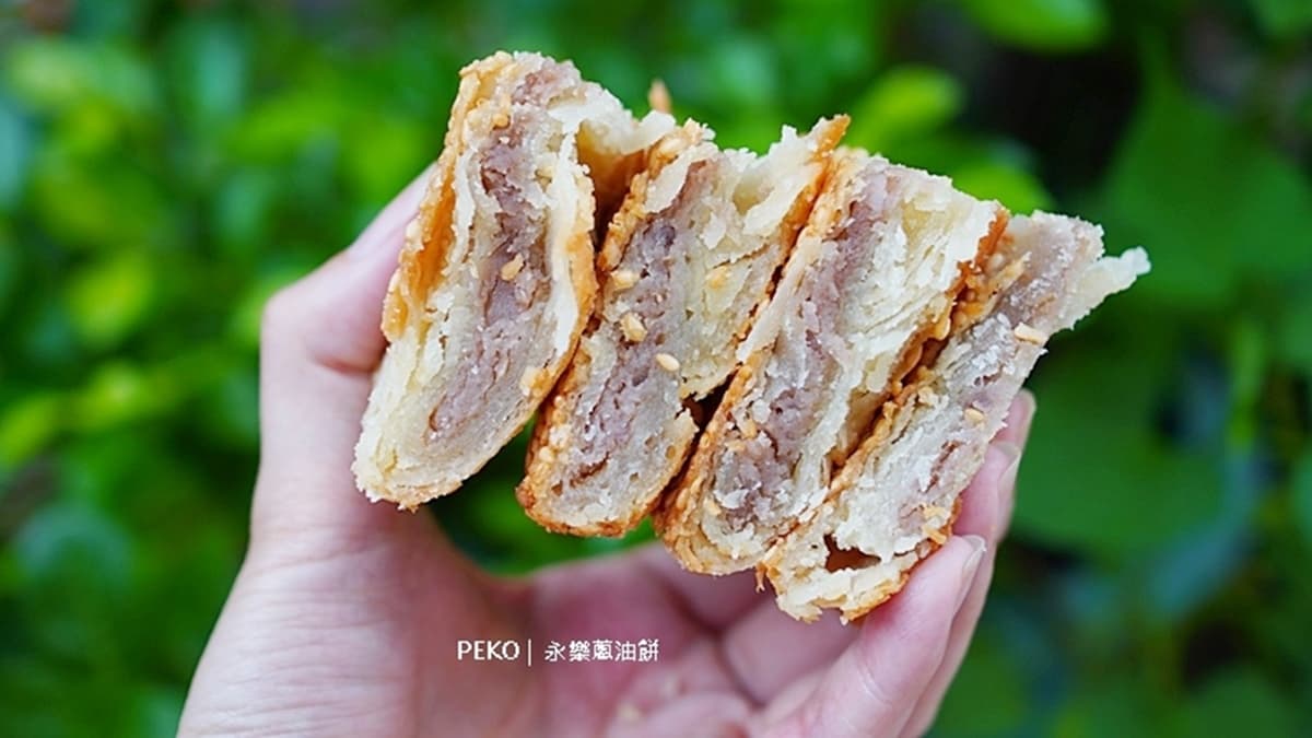 「芋頭餅」外層香酥有層次，芋頭內餡微甜。（圖片來源：PEKO の Simple Life）