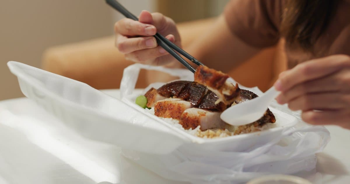 你喜歡在家吃飯或去餐廳?「吃飯習慣」曝個性祕密,愛叫外送都有「這特質」 你喜歡在家吃飯或去餐廳?「吃飯習慣」曝個性祕密,愛叫外送都有「這特質」