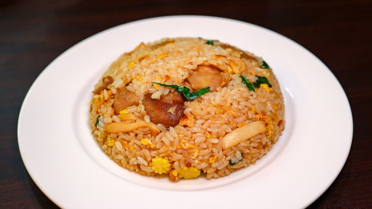 冠軍菜色「三杯雞炒飯」，將三杯雞與炒飯完美搭配，很有台灣特色。（圖片來源：卡夫卡愛旅行）