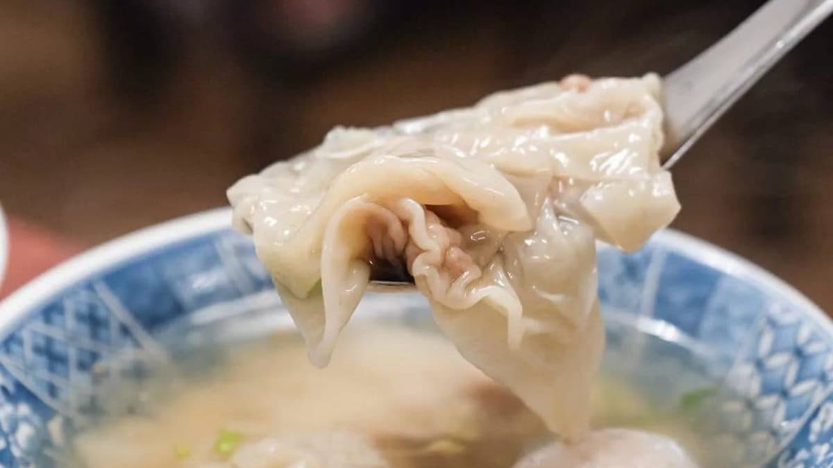 湯類有單純的餛飩湯、魚丸湯，也可以選擇綜合「餛飩魚丸湯」。（圖片來源：牙籤百變女王）