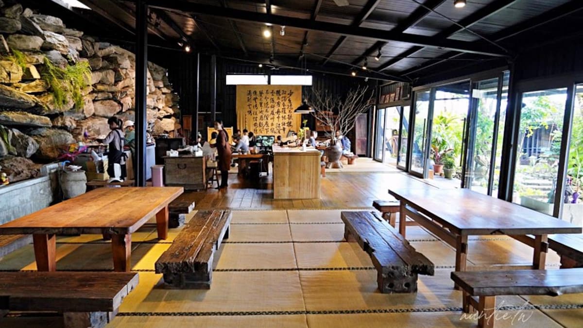 店裡採用榻榻米地板，彷彿來到日本餐廳一般。（圖片來源：水晶安蹄不務正業過生活）