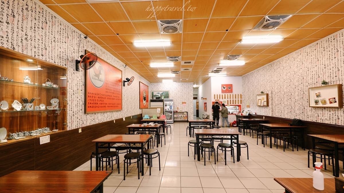 店裡座位數滿多的，而且每桌之間都有一定的距離，整體很舒適。（圖片來源：黑皮的旅遊筆記）