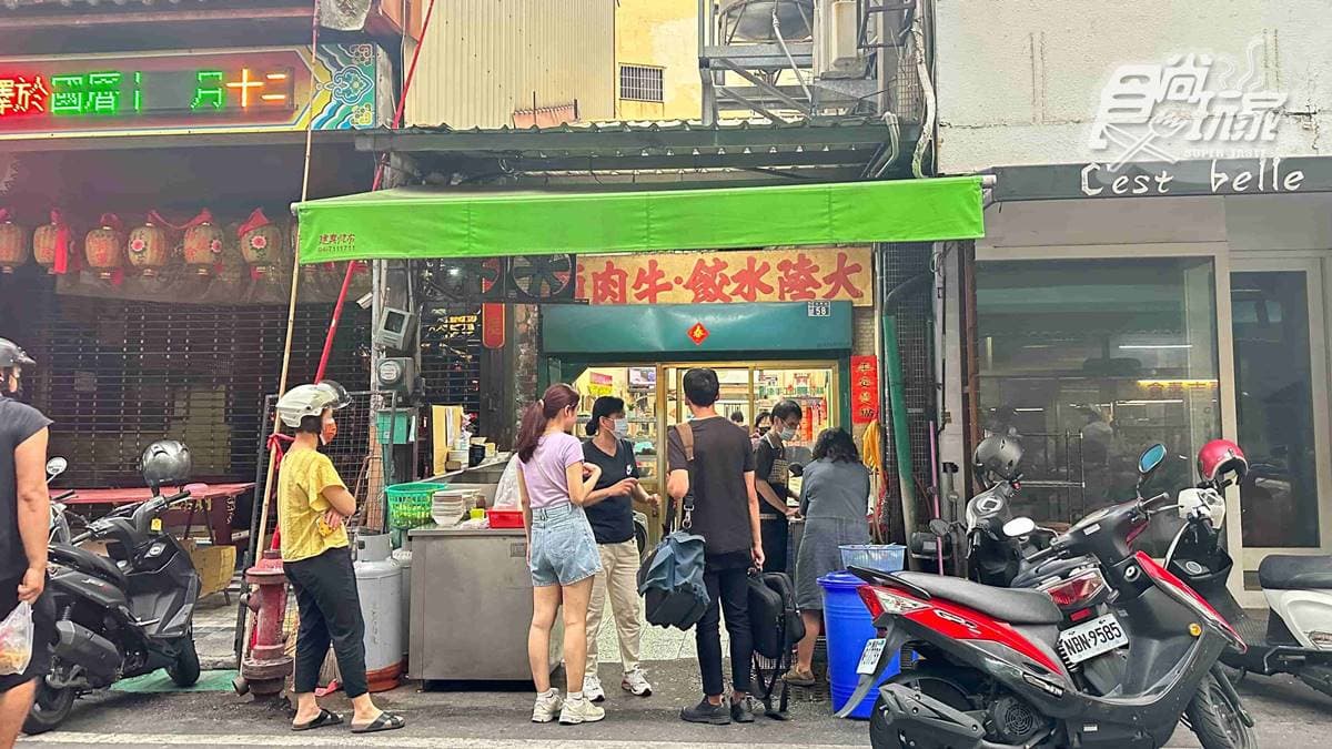 「大陸手工水餃牛肉麵」位在彰化太平街上，是間在地老店。