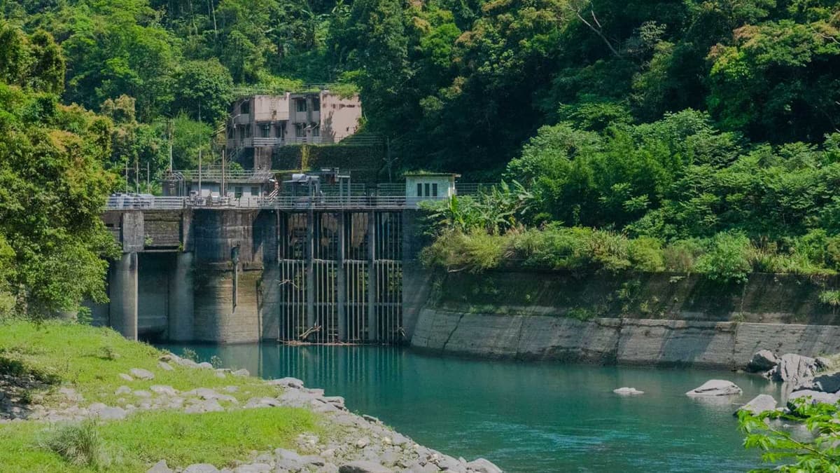 「羅好水壩」又稱拉號壩，位於南勢溪的上游，有蓄水、發電的功能。（圖片來源：晏世旅攝）