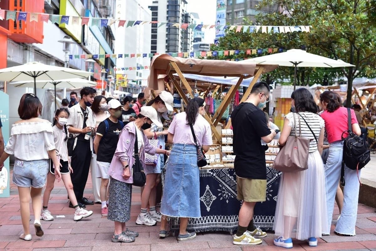 2023夏日開玩啦!台北6大「暑假限時活動」:大稻埕煙火、天母啤酒美食市集 2023夏日開玩啦!台北6大「暑假限時活動」:大稻埕煙火、天母啤酒美食市集