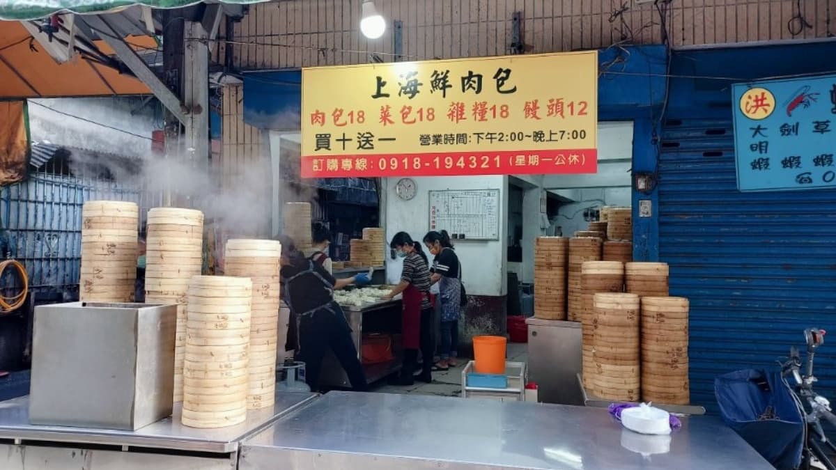 「智光上海鮮肉包」位於智光黃昏市場內，距離景安捷運站步行約７分鐘路程。（圖片來源：女子的休假計劃）