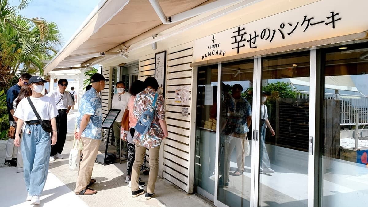 「幸福鬆餅店」常常大排長龍，想吃要在門口登記候位。（圖片來源：猴屁的異想世界）