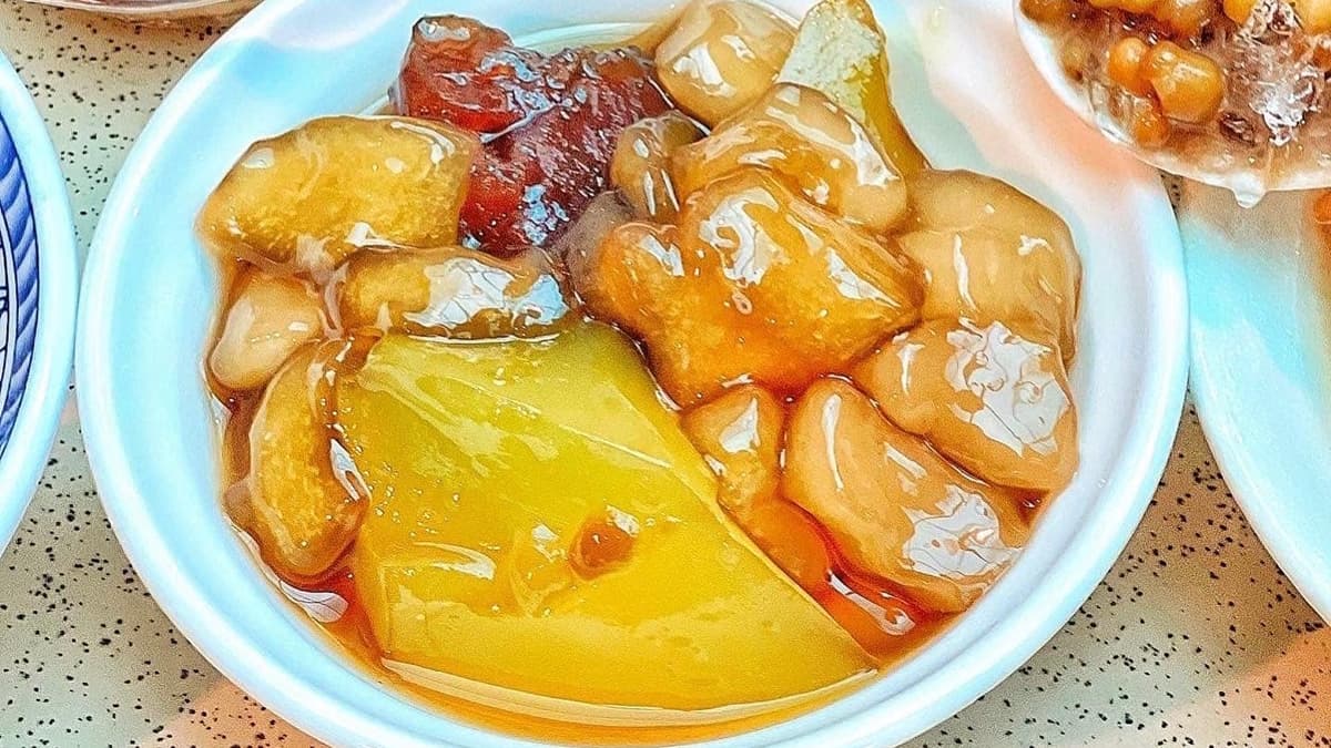 滿滿一碗純手工的綠豆湯真材實料，吃完超有飽足感！（圖片來源：花露露 の花花世界）