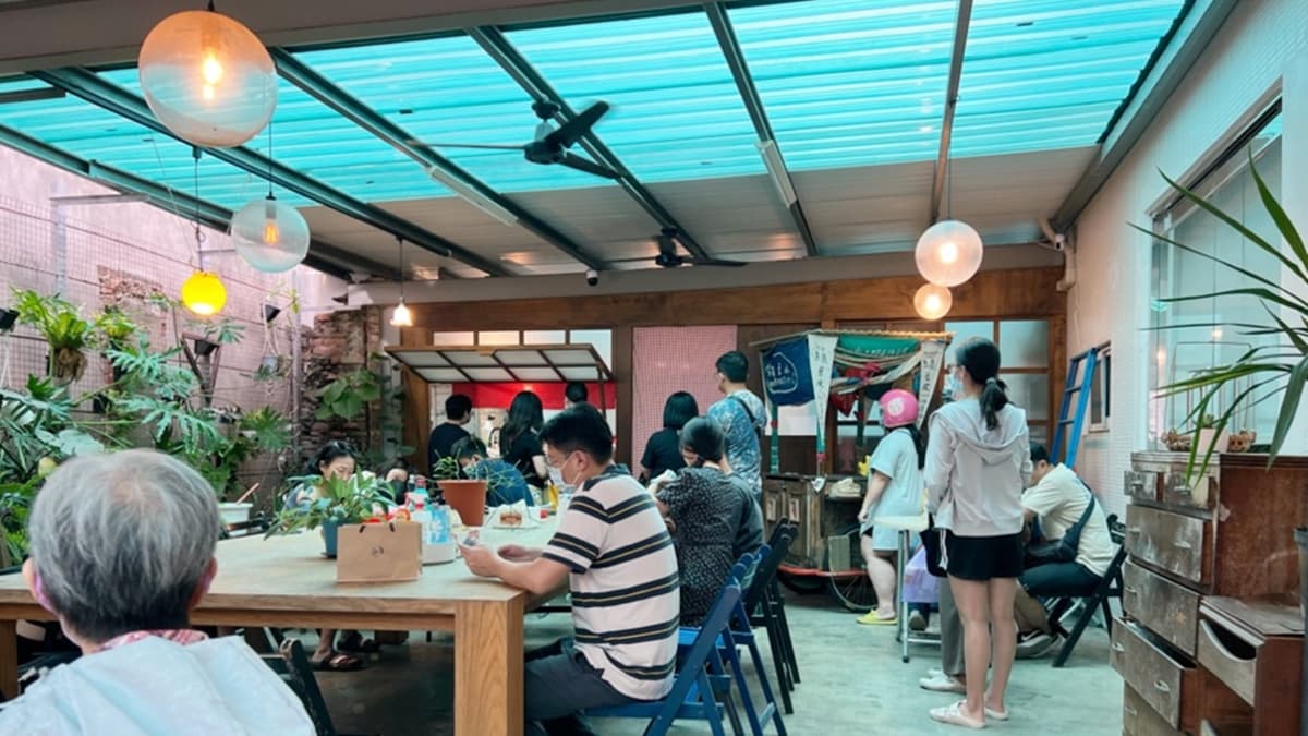 「綠豆皮」人氣夯到不得了，每次都大排長龍。（圖片來源：愛麗絲的吃不停人生）