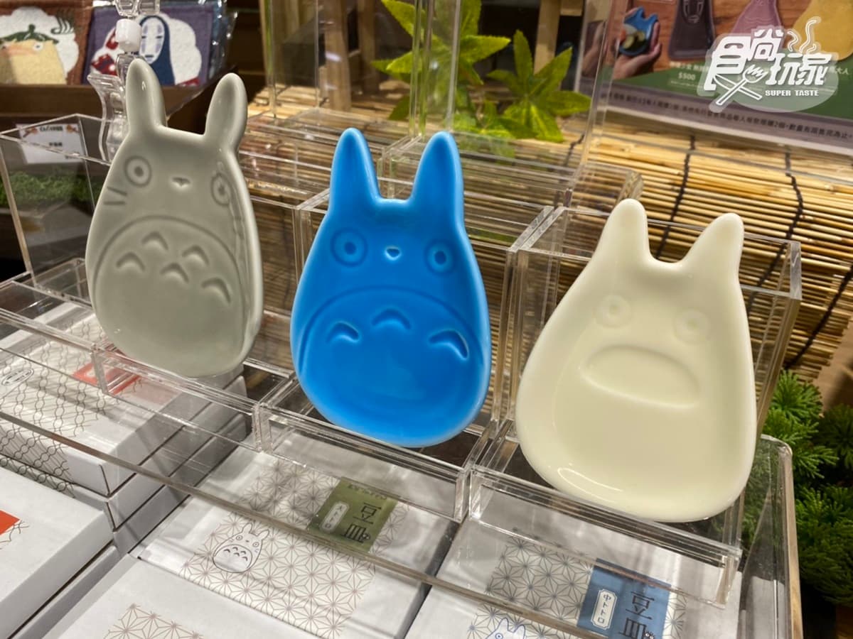台中人先衝！「橡子共和國」台中中港店大改裝，巨大貓巴士睡袋、送龍貓杯墊