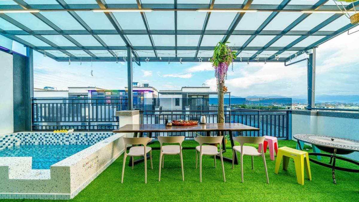 民宿頂樓夏天有提供戲水池，小朋友可以直接在這裡玩水。（圖片來源：小佳的幻想世界）