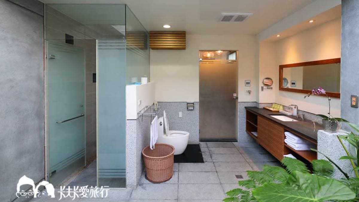 浴室皆備有露天浴池，可以融入自然，寧靜而和諧。（圖片來源：卡夫卡愛旅行）