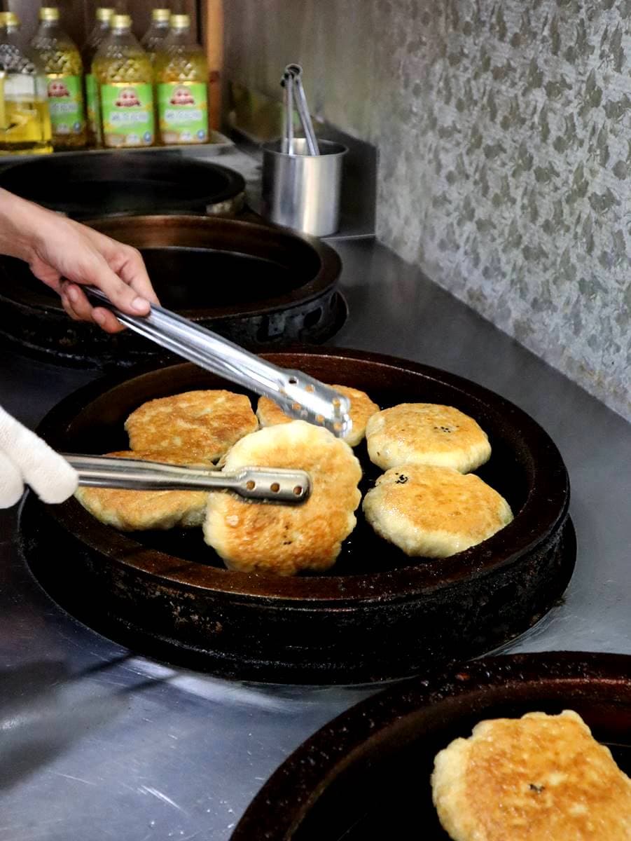 港仔推薦來台必吃！南港「排隊蘿蔔絲餅」重現眷村味，皮薄酥脆咬下超唰嘴