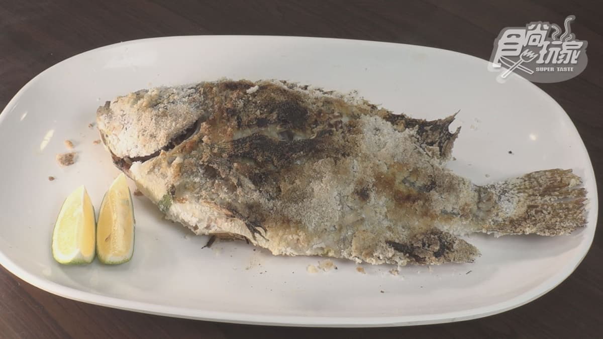 「冷泉台灣鯛」吃起來不會有苦味，用鹽烤的方式能更帶出魚的鮮味。