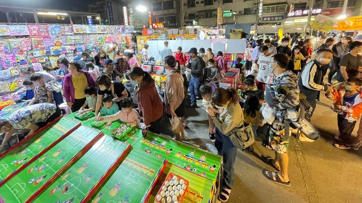 「新同安夜市」位在台南安南區，有道地的夜市美食、遊戲攤位。（圖片來源：新同安夜市）