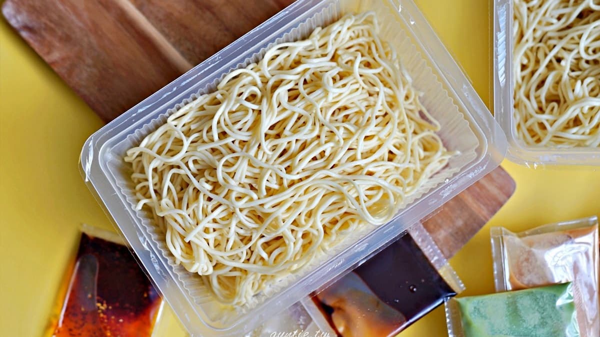 涼麵的分量驚人，感覺就是其他家涼麵大碗２碗的分量。（圖片來源：水晶安蹄不務正業過生活）