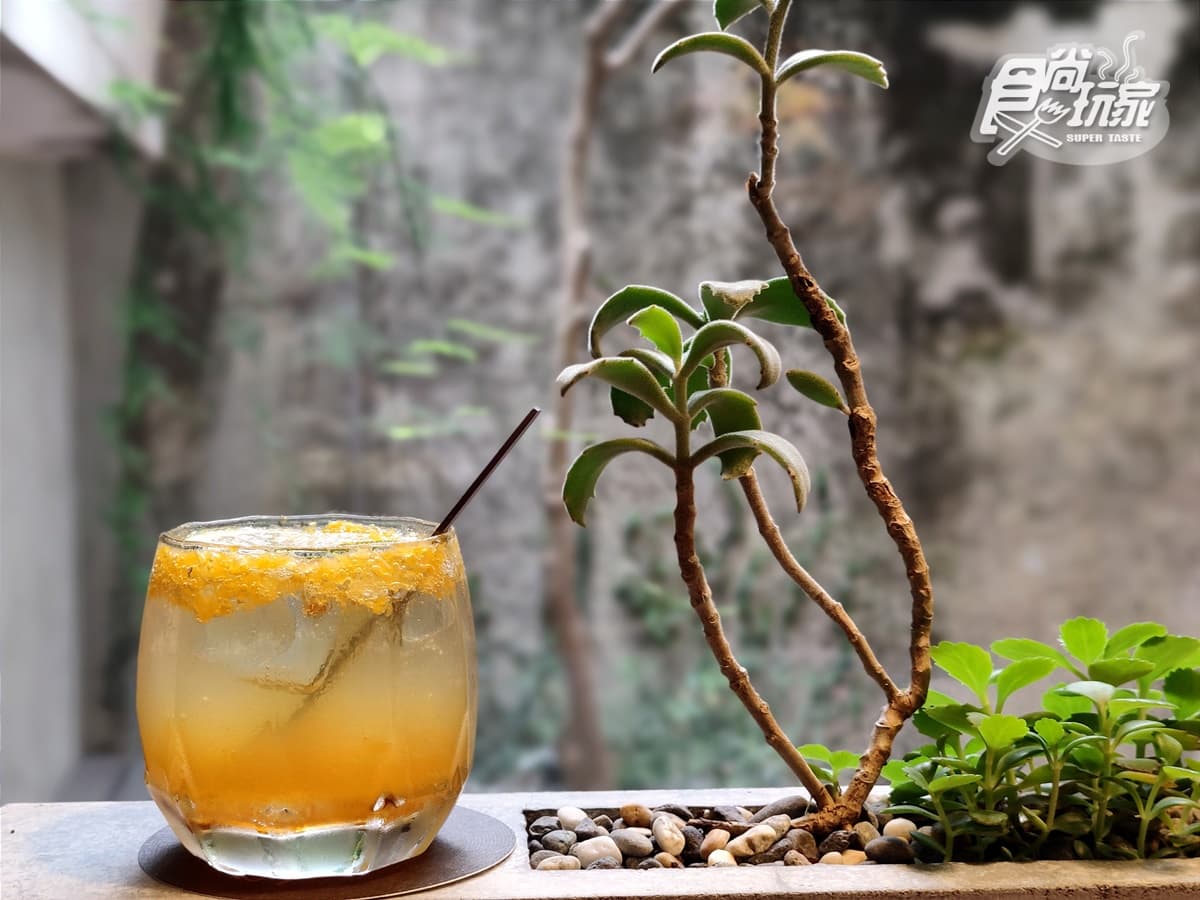 咖啡館主要提供輕食等餐飲，圖為氣泡飲。