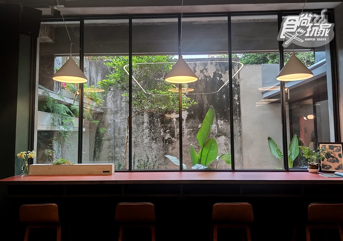 全台唯一「留聲機博物館咖啡店」！美拍台南老屋下午茶，聽黑膠配可麗露