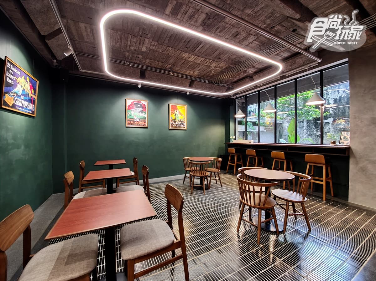 全台唯一「留聲機博物館咖啡店」！美拍台南老屋下午茶，聽黑膠配可麗露