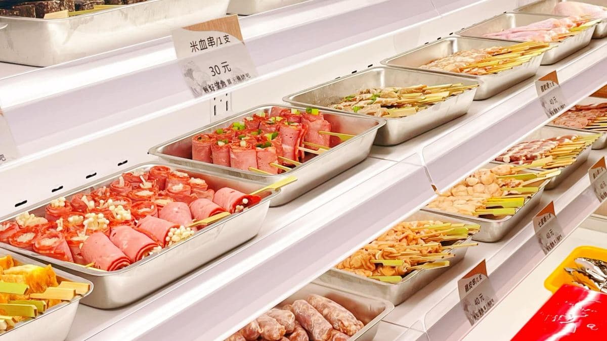 串燒主打自助選餐，每串通通30元起跳。（圖片來源：全台最美-高雄鼓山魚市場）