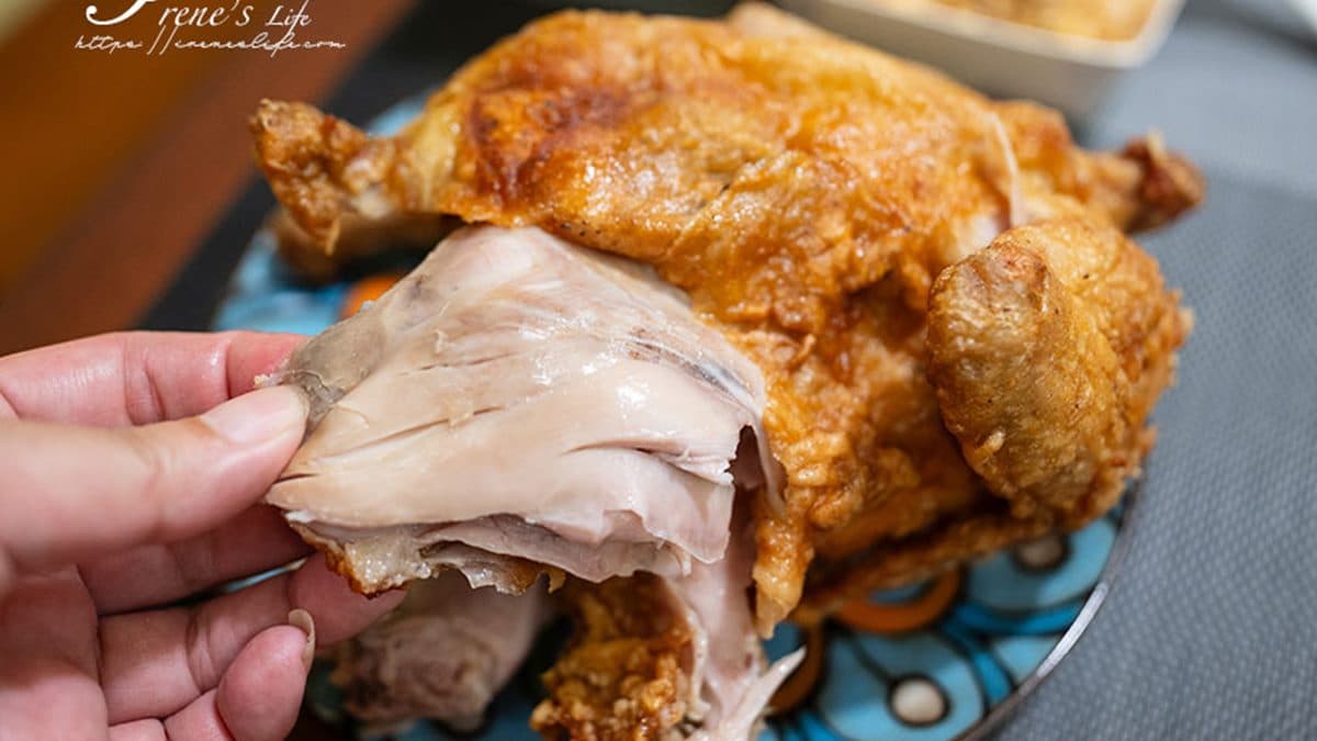 雞胸肉不僅很嫩不會柴，一咬下去還會噴汁。（圖片來源：IRENE'S 食旅．時旅）