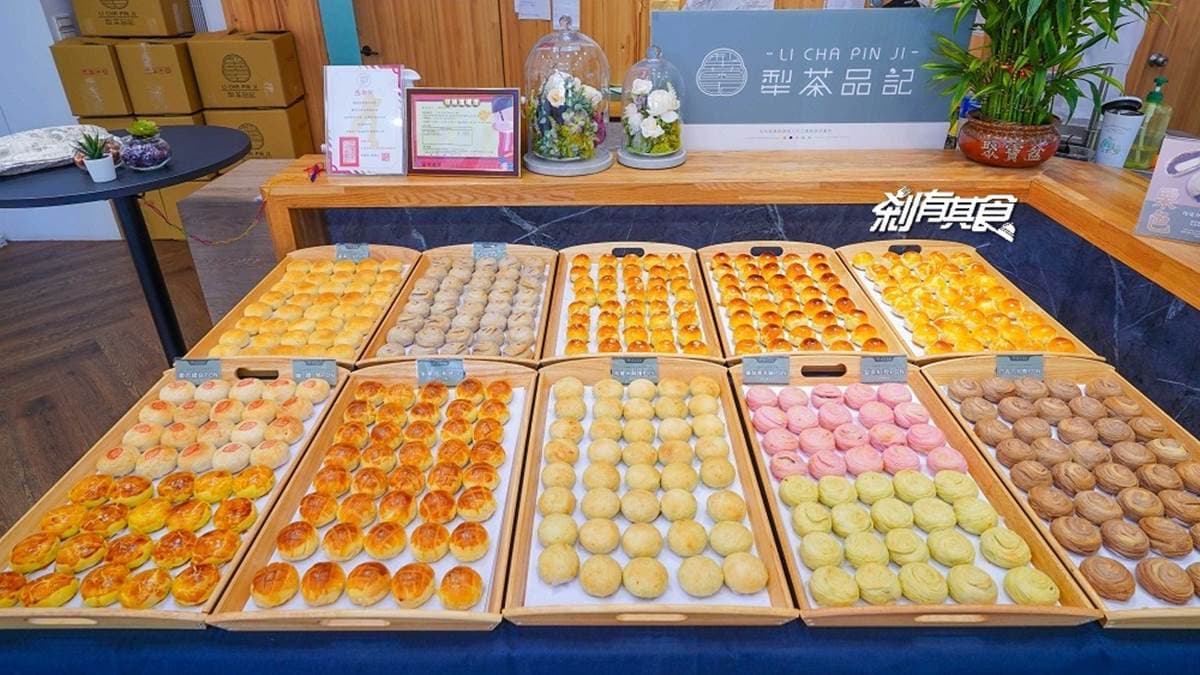 除了禮盒包裝之外，現場也有提供10種口味的特色綠豆椪、蛋黃酥。（圖片來源：剎有其食）