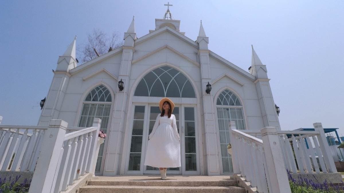 超夢幻的教堂風格很適合來拍婚紗照。（圖片來源：雙子喵玩樂旅行PennyLife）