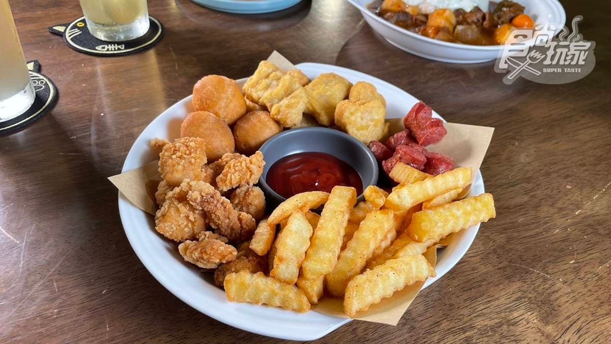 「炸物拼盤」是許多客人愛點的餐點。