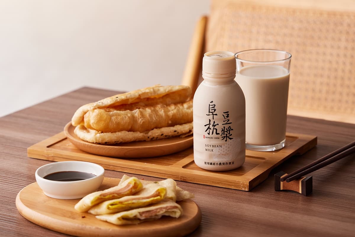 立頓雙倍奶茶免費喝！超商５大新飲品：7-11阜杭豆漿、全家加倍佳草莓牛奶